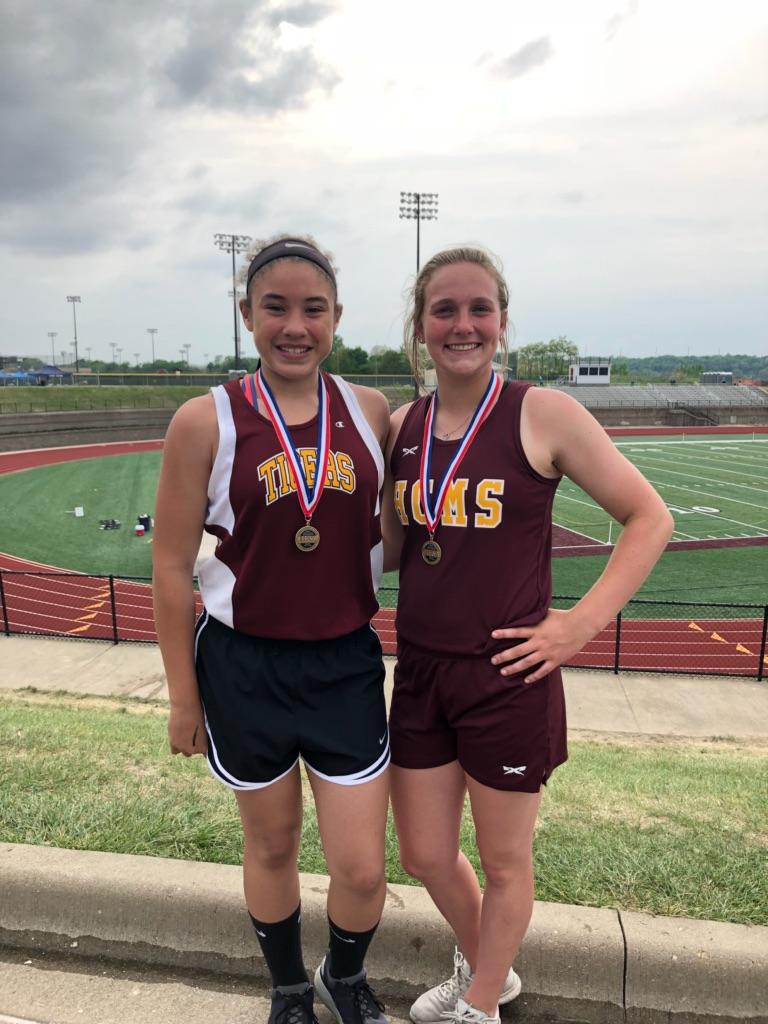 ShapeYOUNGminds's tweet photo. Discus Champions! 7th and 8th grade. #hcmstigers157c #hcfsd157c https://t.co/JWXUXK48L1
