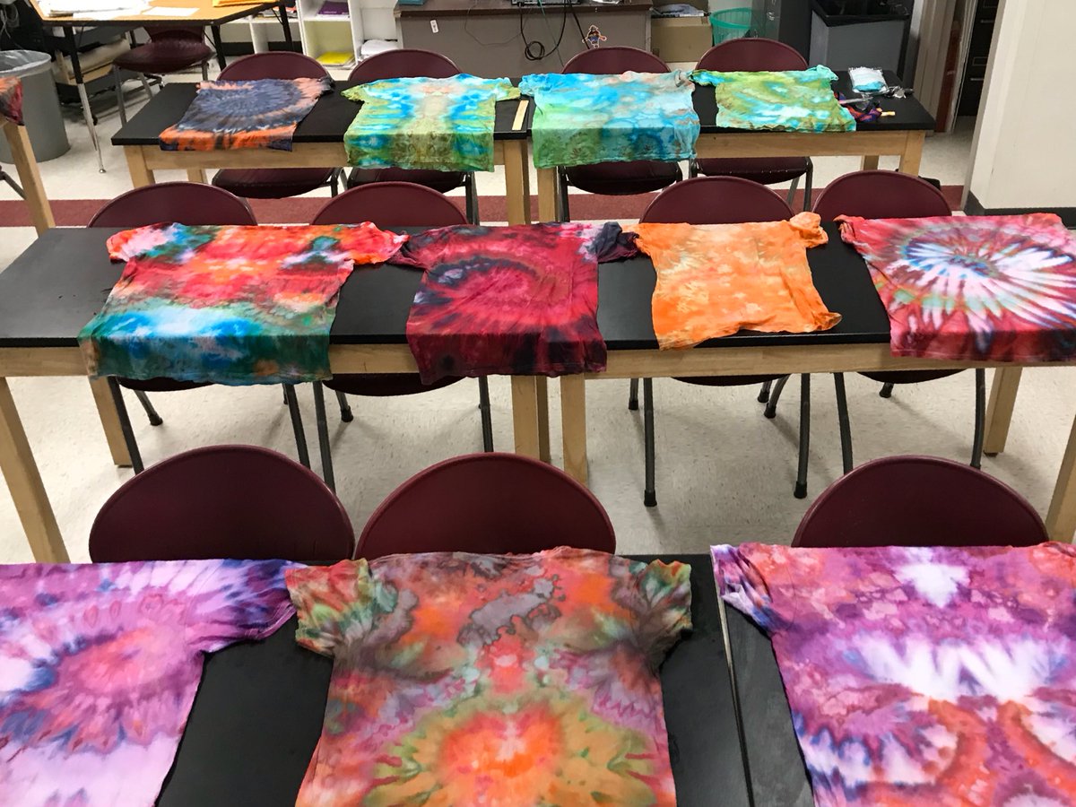 teachrad_art's tweet photo. Ice Dye Success ❄️ https://t.co/jWtFB5sKmF