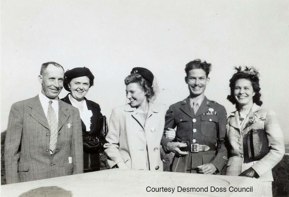 Desmond Doss On Twitter Hacksaw Ridge Is Brilliant Andrew Garfield Gave An Oscar Worthy Performance The Real Desmond Dorothy Doss Center With His Parents Left Sister Audrey Right Hacksawridge Https T Co Aki7nhwddm