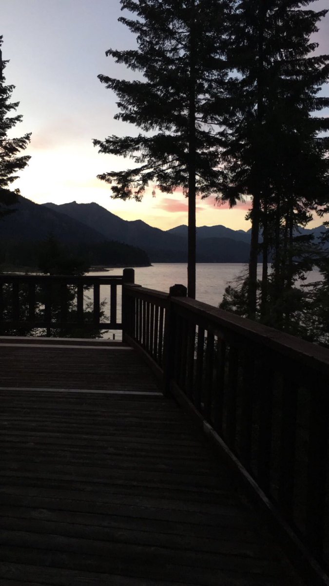 h_reeves18's tweet photo. If y’all could sign the petition that’s down below to save lake kachess and this beautiful it would be much appreciated this lake means so much to my family and we don’t want it to be destroyed 🌞 https://t.co/QfED80EuoW