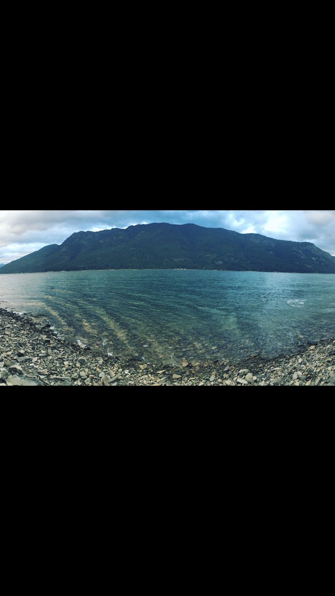 h_reeves18's tweet photo. If y’all could sign the petition that’s down below to save lake kachess and this beautiful it would be much appreciated this lake means so much to my family and we don’t want it to be destroyed 🌞 https://t.co/QfED80EuoW