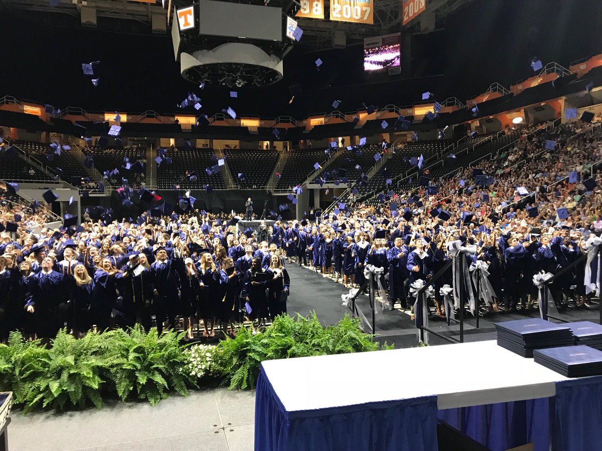CHickman52's tweet photo. The Class of 2018! Go Admirals! https://t.co/4RpqtVBJCd