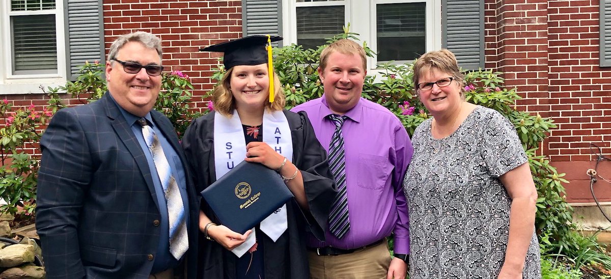 42tug's tweet photo. #MessiahGrad18 #wheretimego #proudfamily https://t.co/zOL7R5MaVR