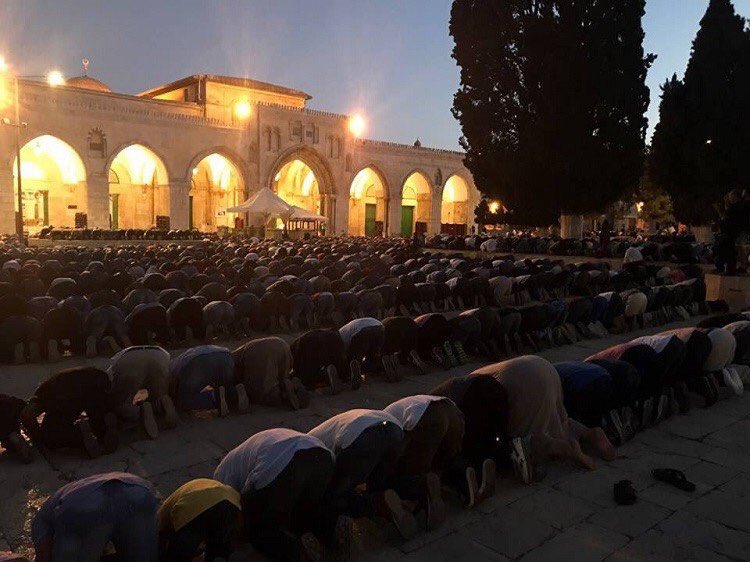 Kerimalastal's tweet photo. İlk kıblemiz Mescid-i Aksa'da sabah namazı. 
Allah kabul etsin, bize de nasip etsin inşallah ❤️. 

#KudüsMüslümanlarındır https://t.co/RKRolhdEQh