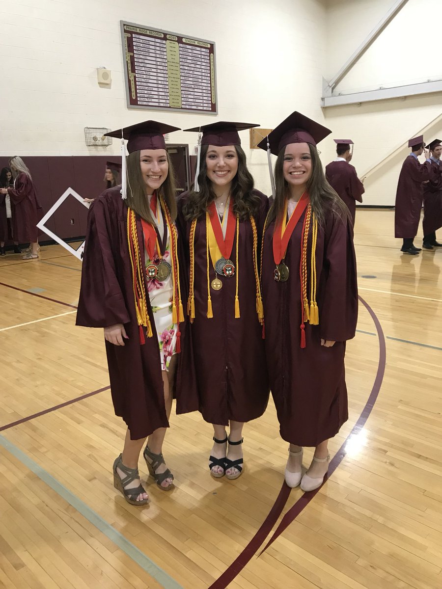 prsnhs's tweet image. This is your 2017-2018 presidentes signing off! Thanks for an amazing year everybody!😊