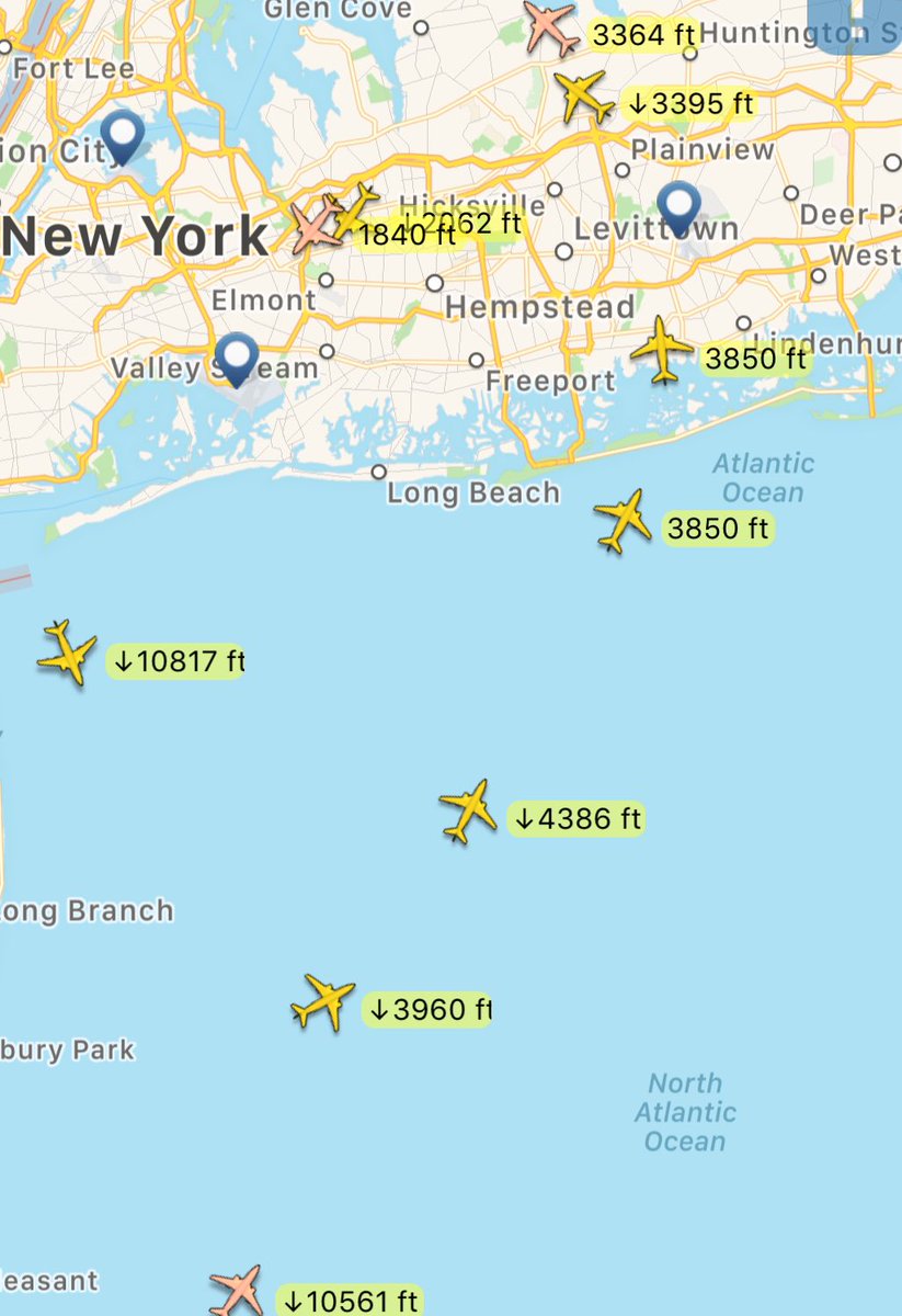 skiesovernassau's tweet photo. Zero wind. Of course, JFK arrivals land over Nassau County #BecauseLazy #BecauseNoLongBeach why bother to build an airport by the water when planes cross over densely populated communities? @NYGovCuomo @CynthiaNixon @LarrySharpe @SenSchumer @CurranNassau https://t.co/1GYkTQRWKL