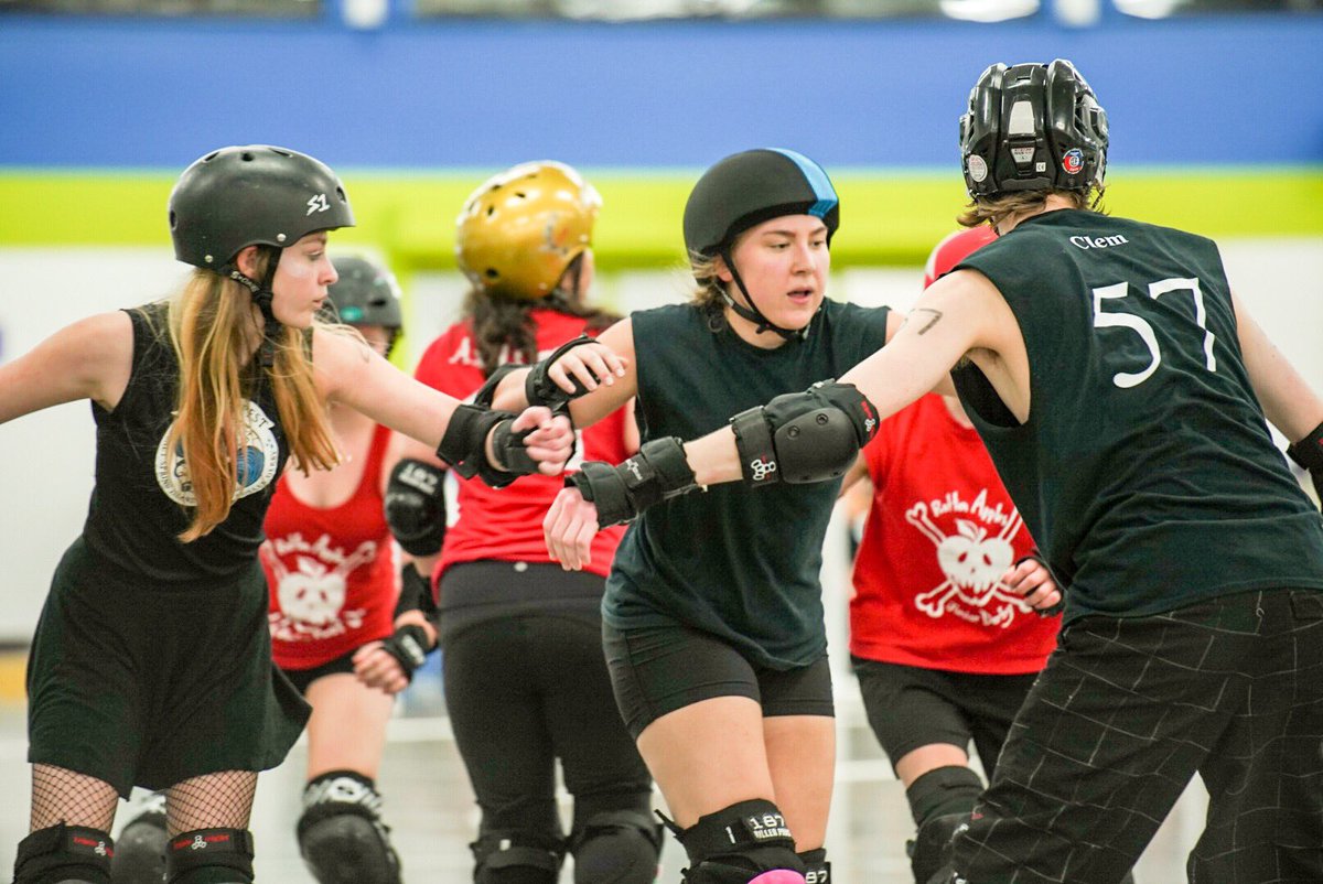 JUNIOR ROLLER DERBY: Victoria’s Rotten Apples take on Saltspring’s The Tempest. https://t.co/pV9ajlzzS3