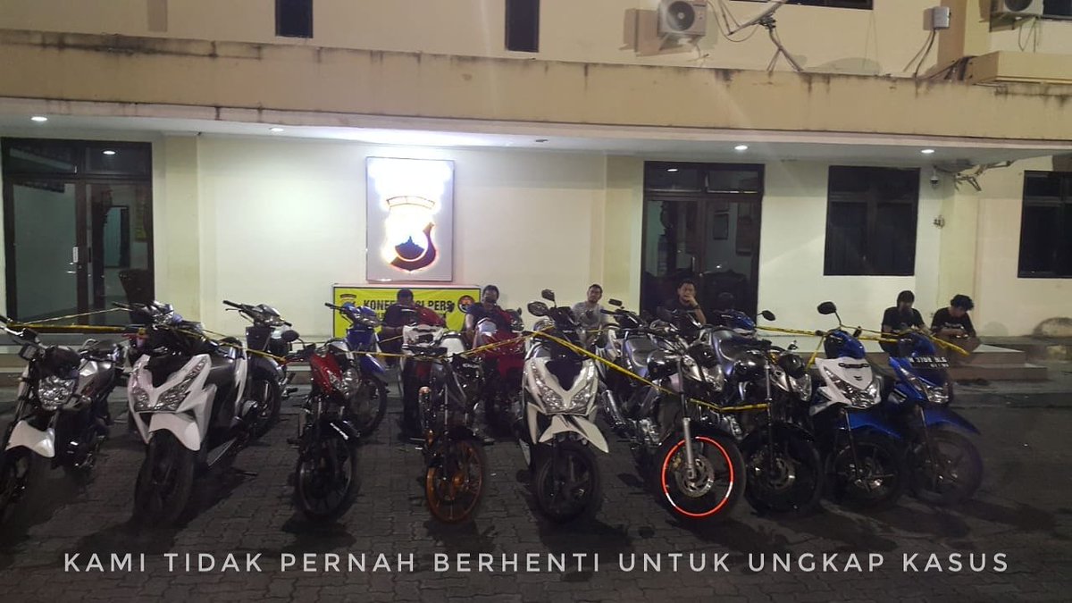ReskrimTabesSmg's tweet photo. Ungkap Kasus Pencurian Kendaraan Bermotor oleh Unit Resmob Sat Reskrim Polrestabes Semarang ๐ฎ๐ฉ
.
#polri #poldajateng #polrestabessemarang #satreskrim #unitresmob #ungkapkasus #curanmor #KamiTidakTakut https://t.co/rS0a7qjhOX