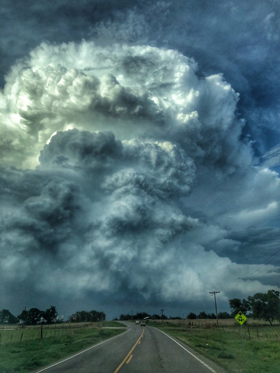 KOCOMichael's tweet image. Who says Oklahoma weather is boring? #okwx