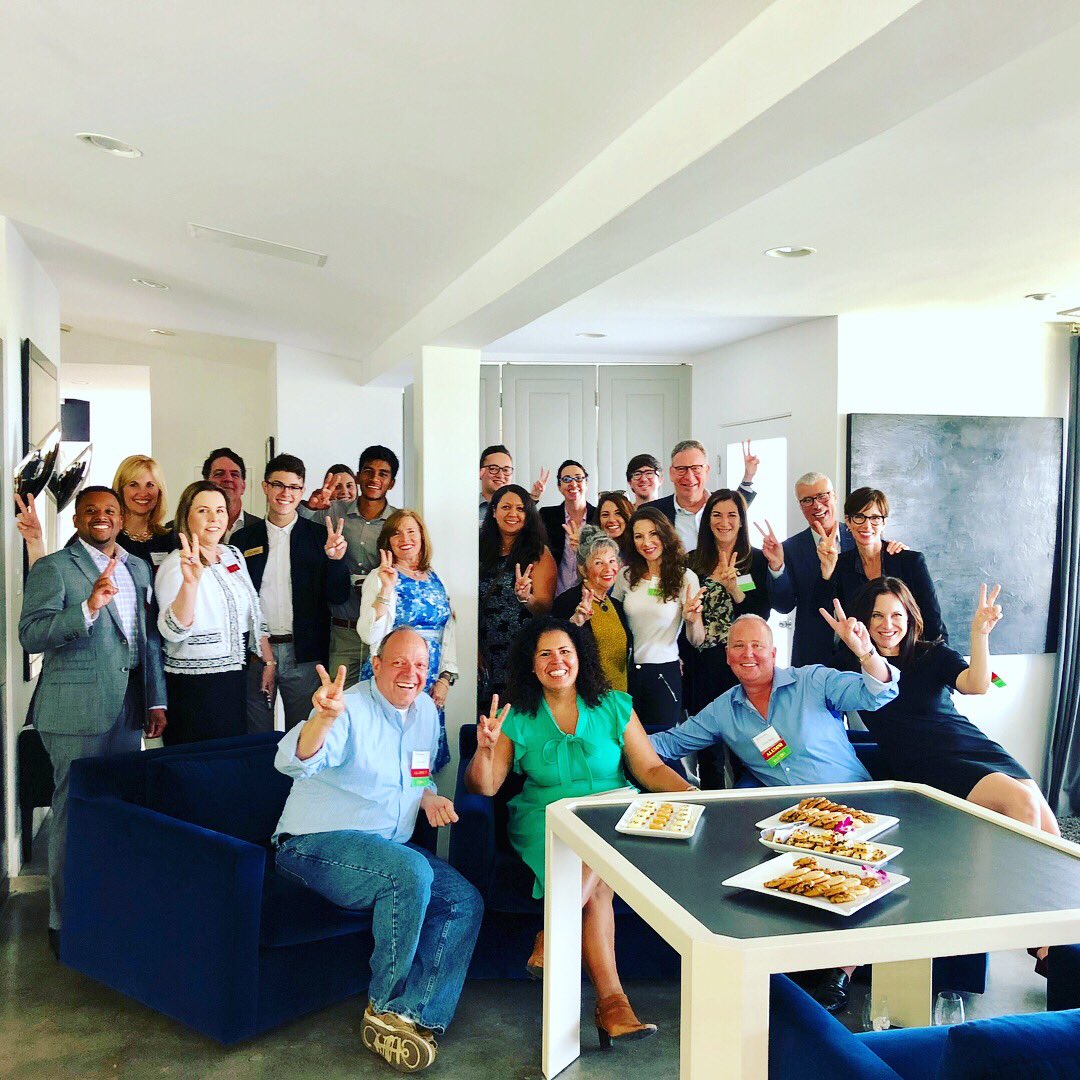 caroline_leach's tweet image. Fascinating @USCAnnenberg salon today with alums, parents and students! ✌🏼❤️💛✌🏽Prof @safiyanoble talked about the big questions in her book #algorithmsofoppression. 
#ascj #ascjalumni #USCAlumni #fighton