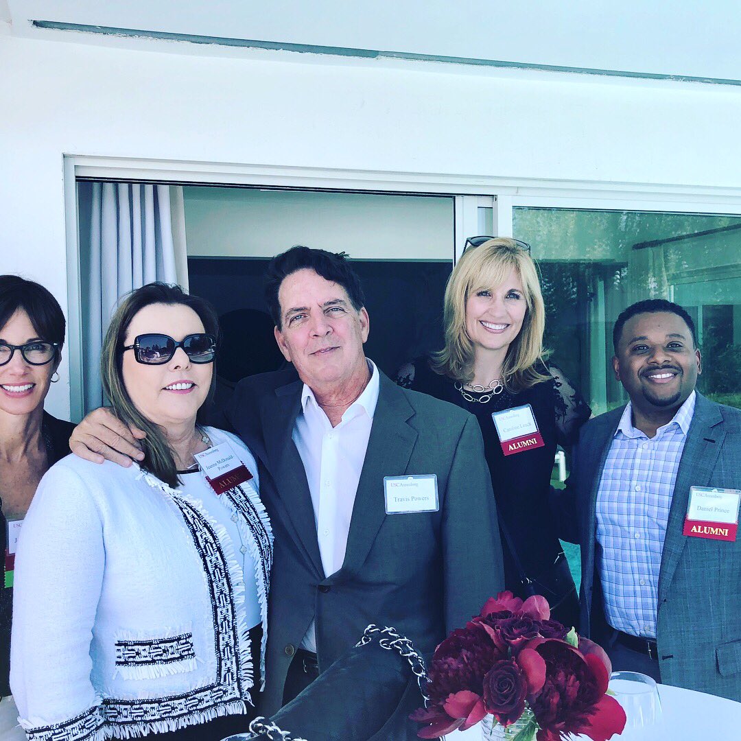 caroline_leach's tweet image. Fascinating @USCAnnenberg salon today with alums, parents and students! ✌🏼❤️💛✌🏽Prof @safiyanoble talked about the big questions in her book #algorithmsofoppression. 
#ascj #ascjalumni #USCAlumni #fighton