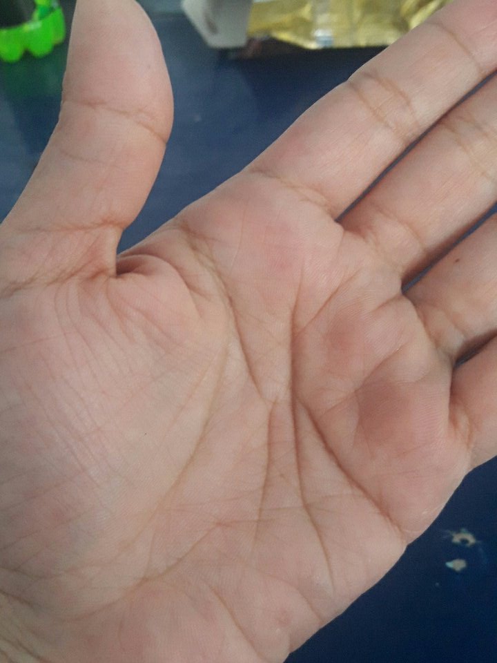 VoaToi's tweet photo. When curiousity kicks in, my daughter asked how these lines were formed and I find myself like this 🤔. #TeacherLife #teachermom https://t.co/u9J0CdLwMz