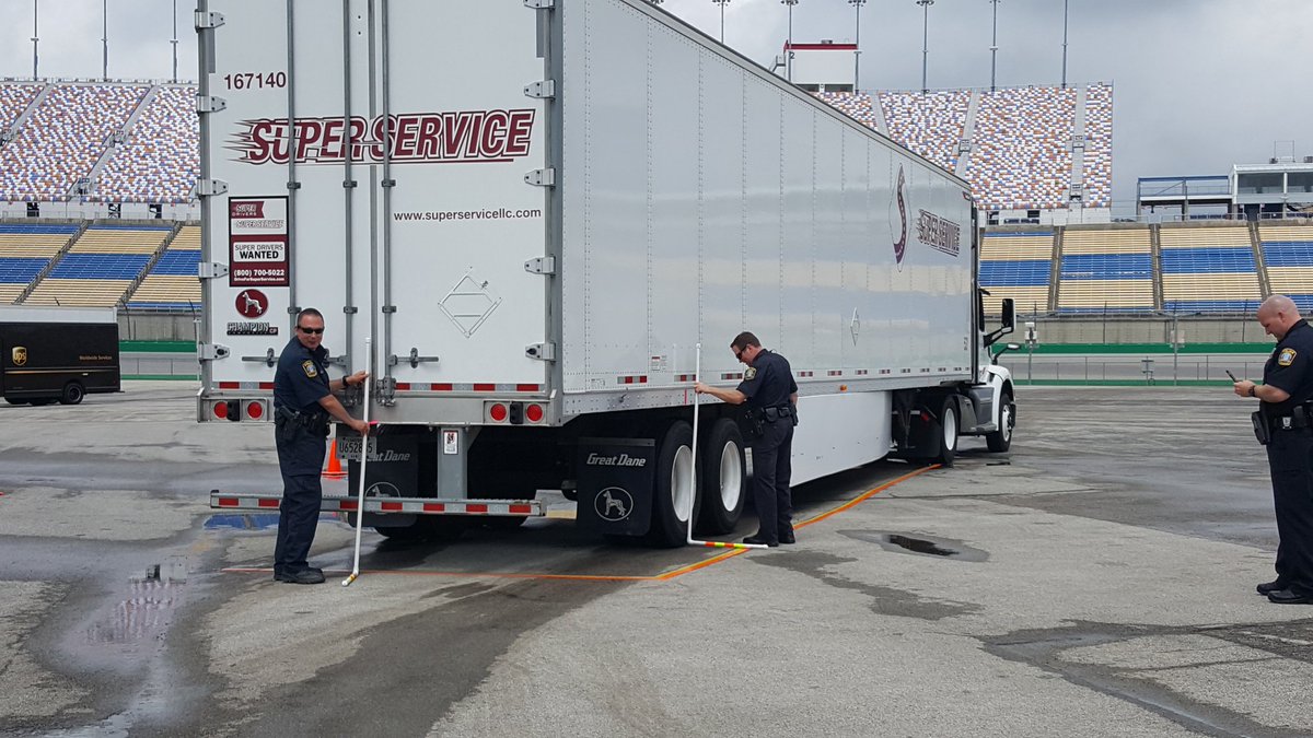SgtMorris_KSP's tweet photo. What an awesome day at the Truck Driving Championship in Sparta @KySpeedway.  Despite the rain everyone had a great time.  Congrats to all the drivers who participated, your commitment to safety shown brite today!!!  
#TDC18 #kystatepolice #louisvillemetropolice #Lexingtonpolice https://t.co/HJJeckCQod