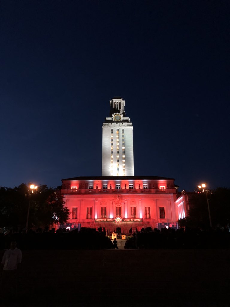 UTAustin's tweet image. "Graduates, after this evening, you are UT alumni and thus, members of one of the most powerful alumni organizations in the world — the Texas Exes.” —@gregfenves to #UTgrad18
