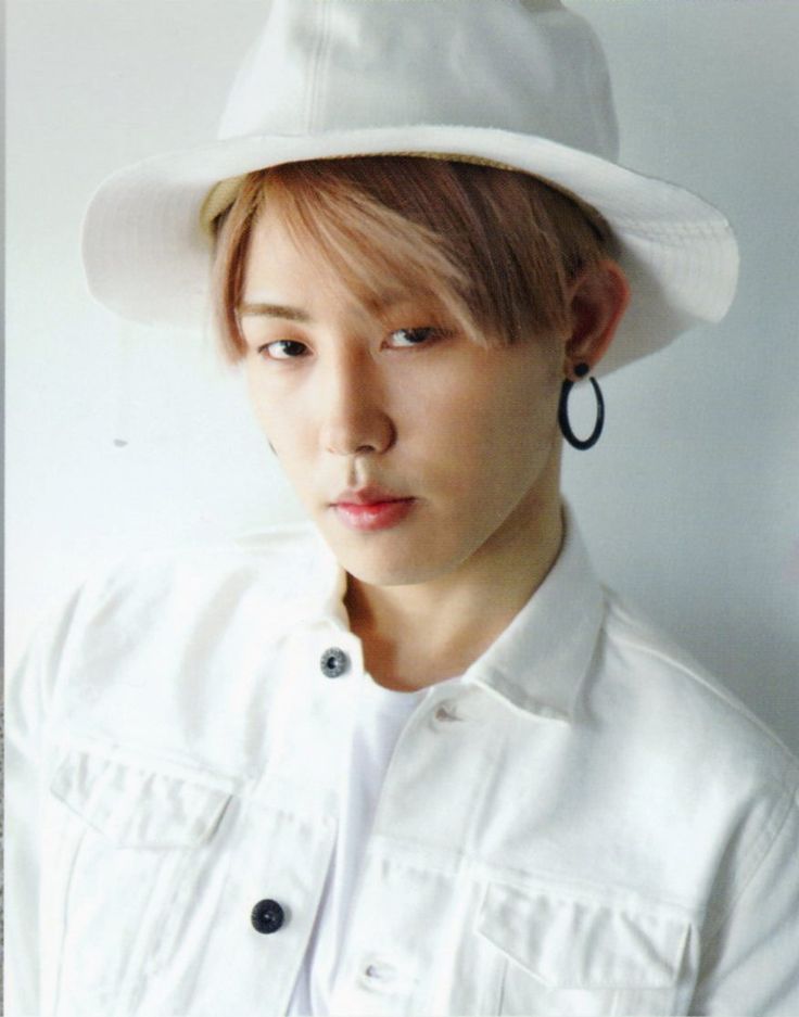 allzikwon's tweet photo. Zikwon in white #zikwon #ukwon #zico #aesthetic https://t.co/AwP7WUkFn8