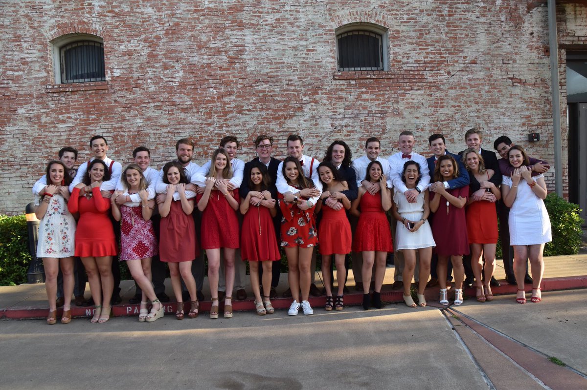FishCampTAMU's tweet photo. #Day2 
Worried about learning yells for football games?? Come to Fish Camp and learn the yells from or very own @tamuyell and other traditions too!! #tamu22 #14daysofregistration https://t.co/UG4e09APdv