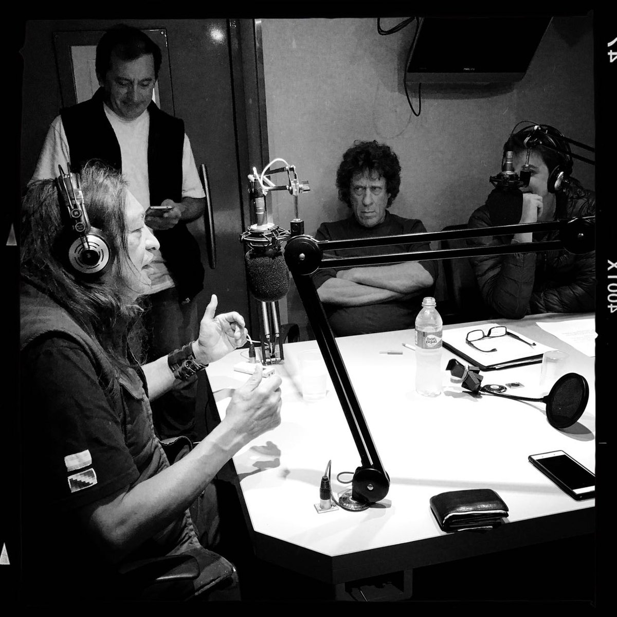 Radio10's tweet photo. #DemoliendoFronteras | Música en vivo. Escuchamos y disfrutamos la visita de Rubén Patagonia y Ché Joven en los estudios de @Radio10. Con @PedroBriegerOk y @FranciscoPesky. #UnaRadioTodasLasVoces. https://t.co/9mYIPDWLT1