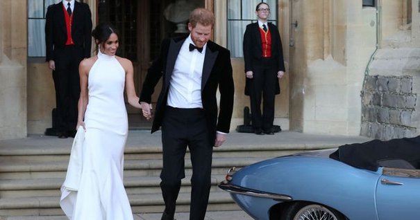 AutoSpies's tweet photo. #ROYALWEDDING: Did #Meghan Marry #PrinceHarry Or #AUSTINPOWERS? https://t.co/QFdSN24bnL #jaguar #etype #etypezero #ev #ElectricVehicle https://t.co/ArcK5i54Zs