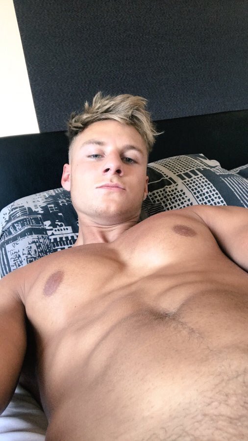 DamnHotBod's tweet photo. Oh my... damn hot nipples 👅 @mmaxwyatt ♥️ #HappyWeekend 😍 #MaxWyatt #Sexy #Stud #Handsome #Yummy https://t.co/tJ0QBch6Pb