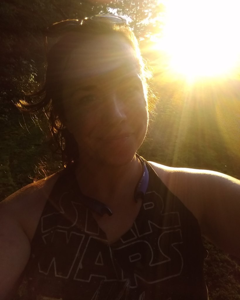 Vickiinmyhead's tweet photo. Pretty sun helping me sweat my ass off. #walk #fitbit #fitbitaddict https://t.co/zVtrOzdXft