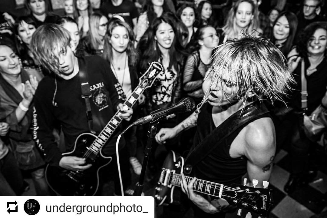 CounterfeitArg's tweet photo. @counterfeitrock en su show en San Francisco. 💕 https://t.co/Pu7XrDiObu