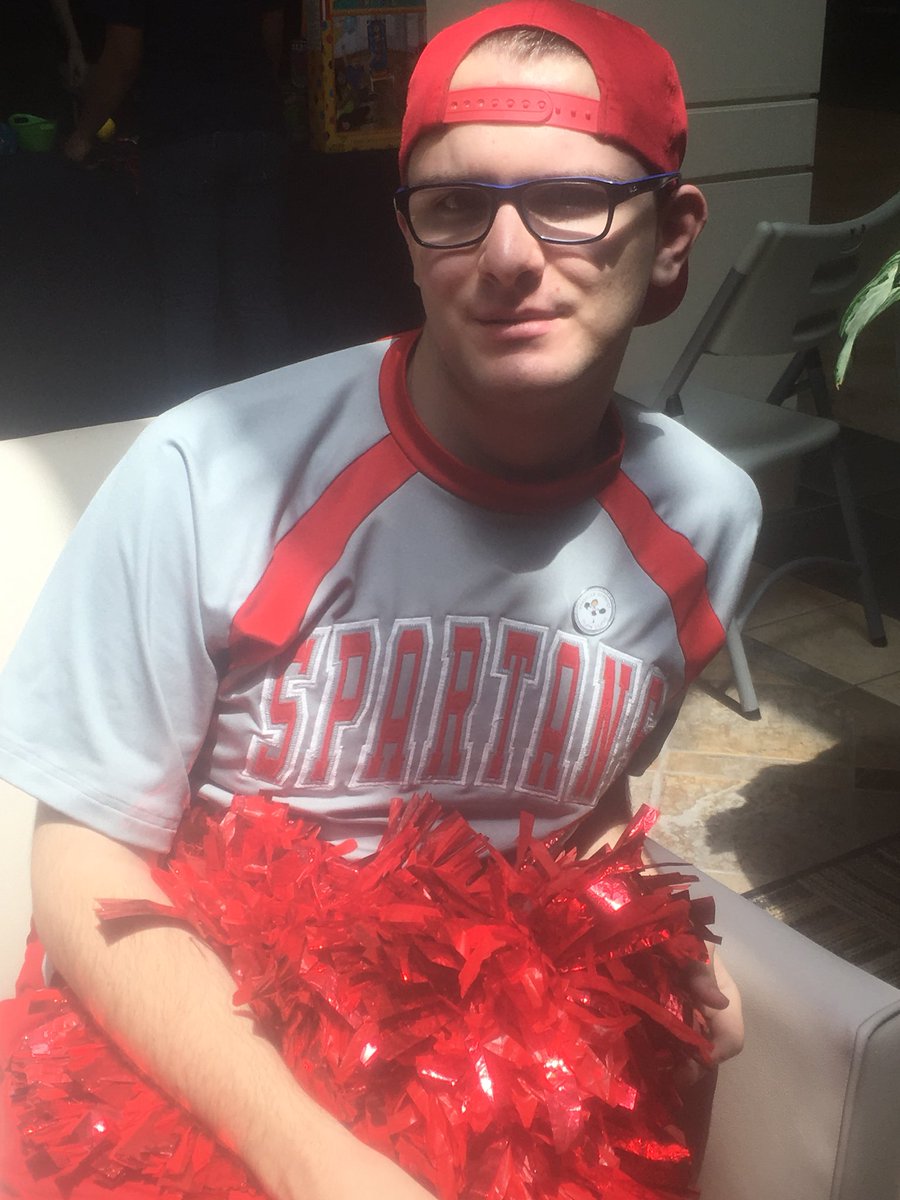 Springfield Sparkles performed at Summit Mall today for National
missing children’s day!