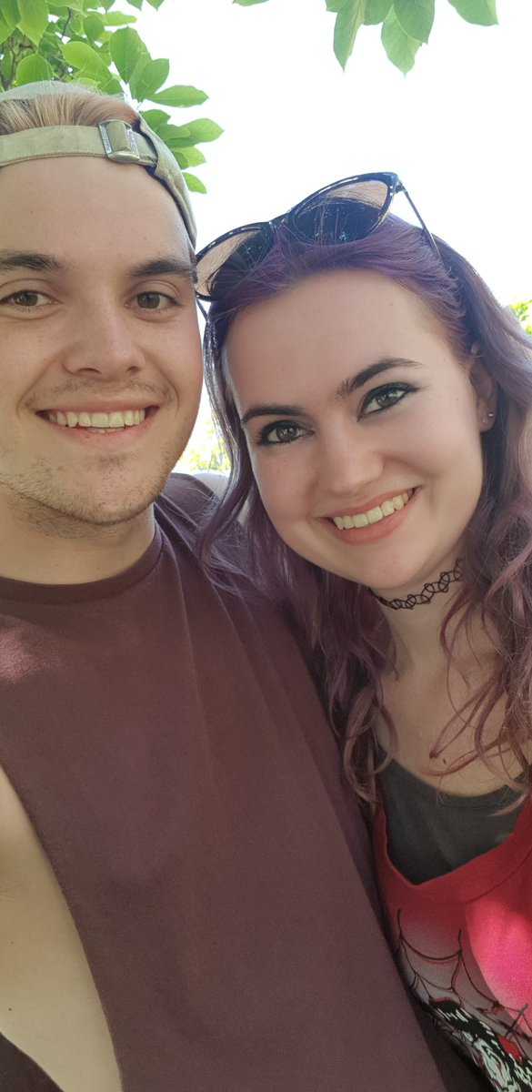 SassyMrsCliffo's tweet photo. #ConfidentForChris I'm just so super happy that I got to meet you and that I became a fan of offshore! I'll never ever forget that day and those warm hugs! I miss you! https://t.co/cXNtp1a8oq
