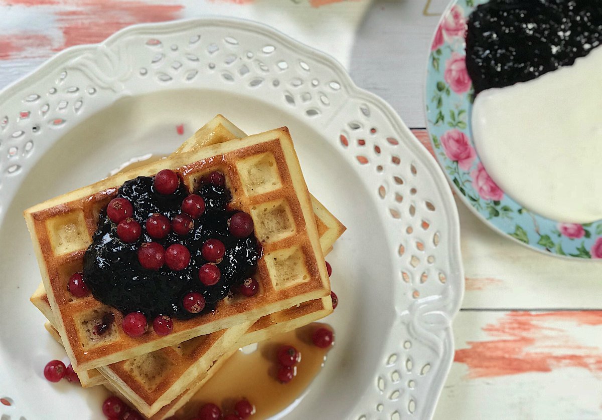 monikamanchanda's tweet photo. A delightful breakfast option for #Sunday morning! Waffles made in the oven! So easy and so yummy! https://t.co/EzPMgRTYAJ #recipe #food #waffles #ovenmade #easywaffles #easyrecipes https://t.co/YUgBwlao09