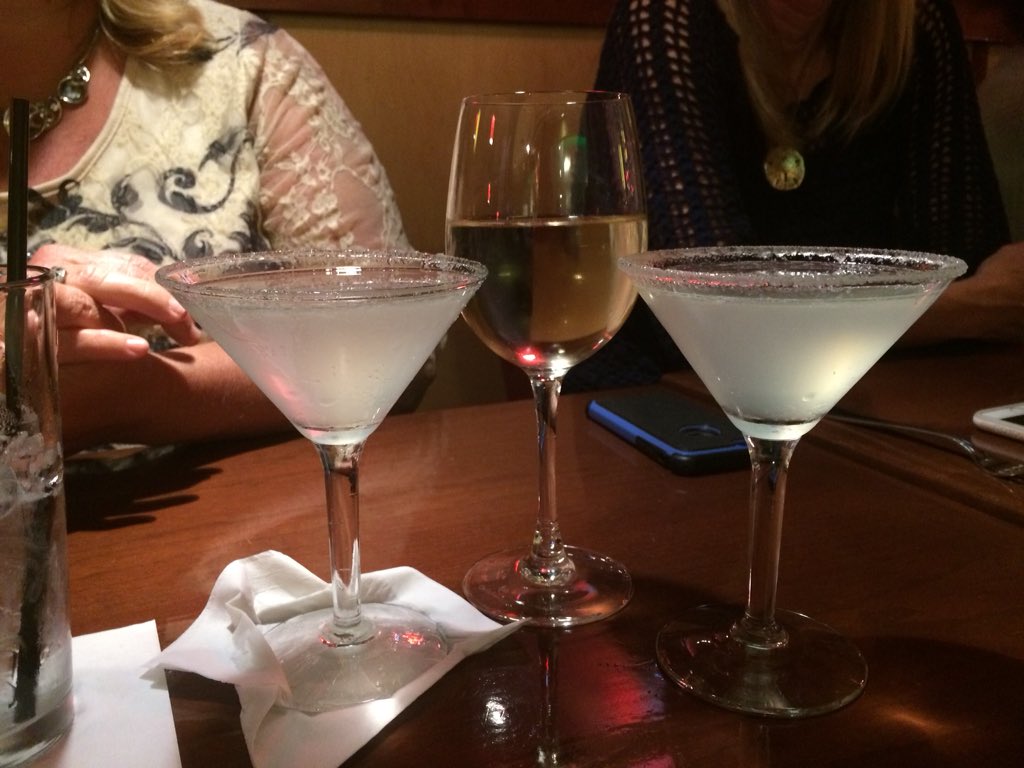 AnneFLSkinner's tweet photo. Dinner out with Florida peeps. #CoreAdvoates #4flstandards https://t.co/AWP6xP5nI3