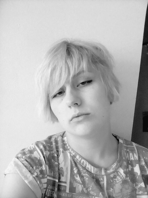 VasiliskEye's tweet photo. Прическа Цоя, настроение Кобейна 🌑 https://t.co/5LwJpKSINJ