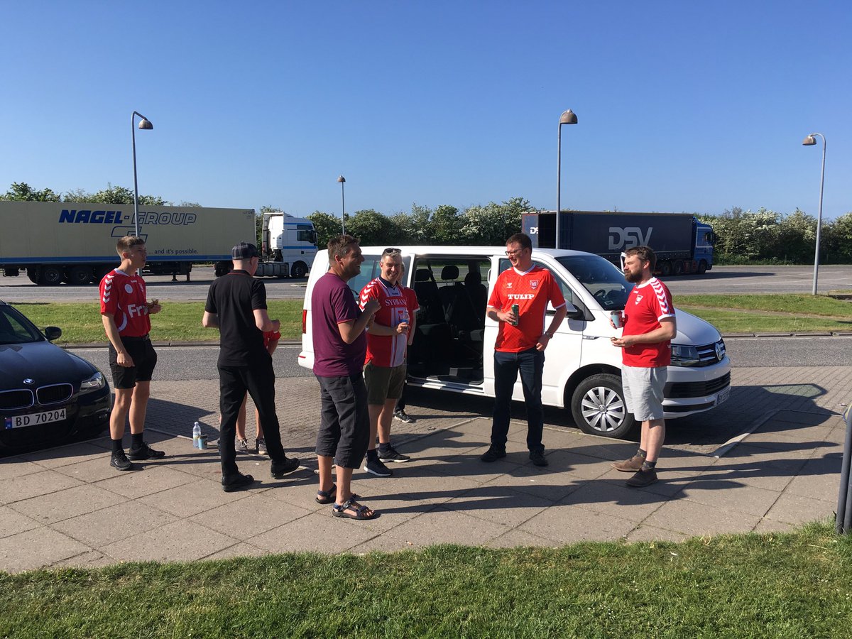 OleRyborg's tweet photo. Pitstop for #VBKbh bussen på vej til Thisted for at se #VejleB https://t.co/PesoKO9hlW
