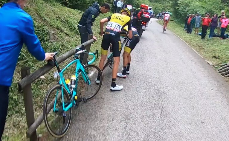 🇮🇹#Giro101
What you did not see on tele yesterday!📺 <a href="/georgenbennett/">George Bennett?</a>'s unfortunate story of the Zoncolan😧 Seen through the eyes of our team👉🏼 youtu.be/gIR3lAqksG8
