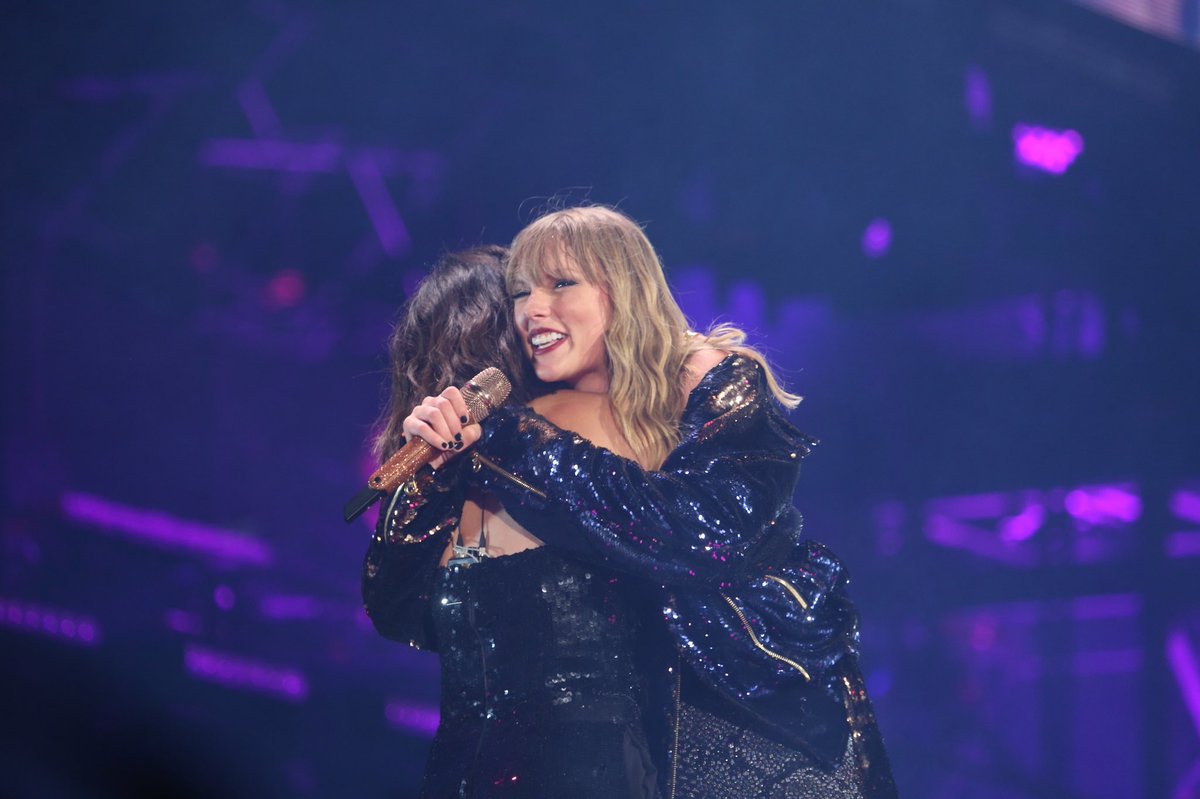 RoseBowlStadium's tweet photo. Were you ready for it? @selenagomez came out as @taylorswift13’s second special guest! 🐍  #repuationStadiumTour https://t.co/5jB68gEYRq
