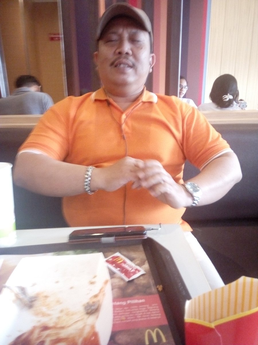 mosobari's tweet photo. Slmat berpuasa.. Bagi yg minat Pijit.. Ttap online dimlam hari  Jam 6 smpe Jam 12 incall. dan outcall dgn layanan yg sama.. Wa  087822984096 https://t.co/eUTdOY5FHi