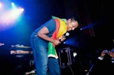 ethio_style's tweet photo. This legend poured his heart out for love and unity, defended Ethiopia when it was not fashionable to do so. When it was under attack. ዛሬ "ፍቅር ያሸንፋል" ቤተ-መንግስት ገብቷል። #TeddyAfro https://t.co/TPzCDYqaIH
