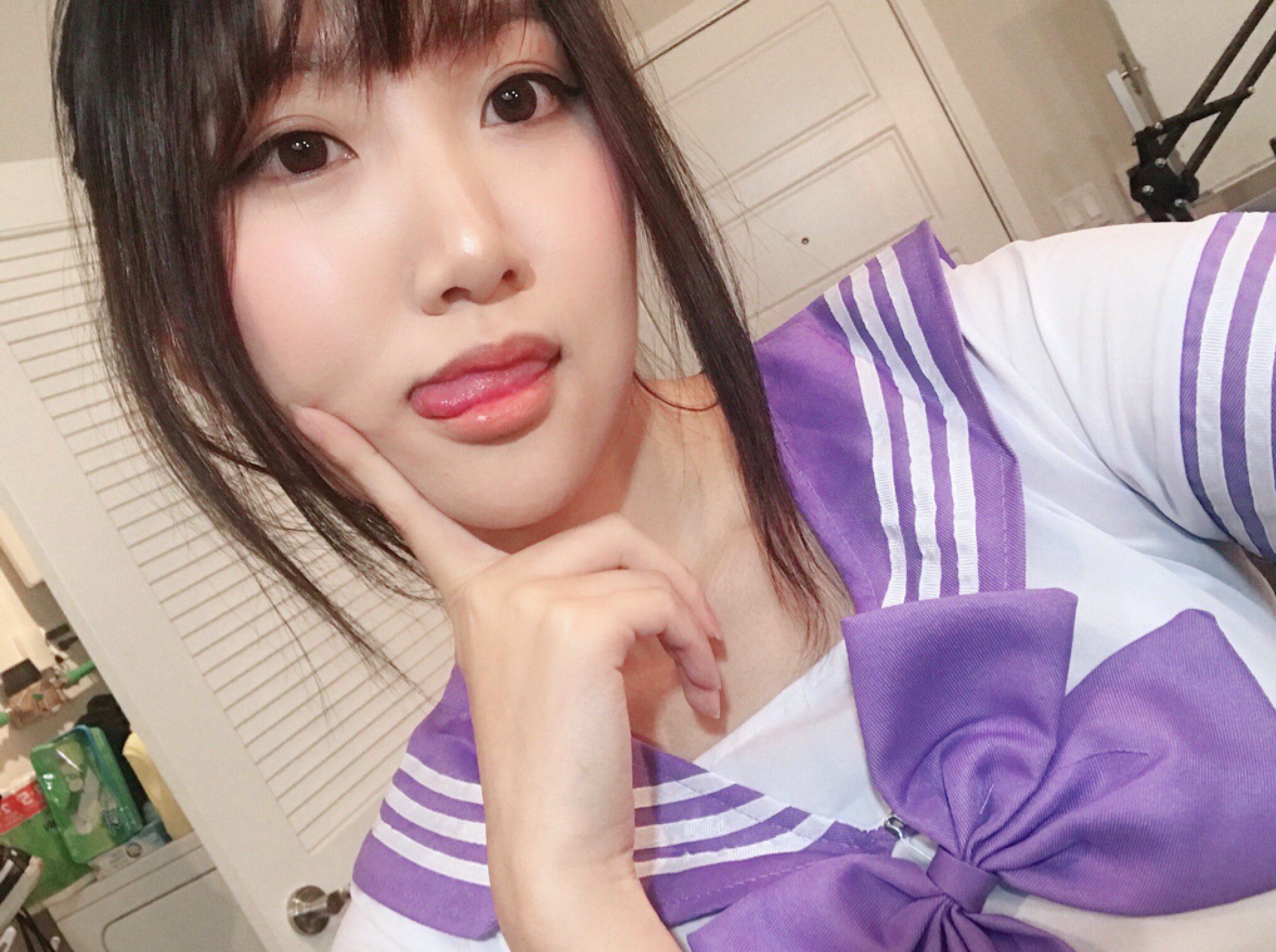 aria🏅 on X: Late night cooking stream! Wanted to dress up and dance like  it edc in my kitchen. :P ALSO MY CHICKEN IS FROZEN SO IN THE MEANTIME I  WANT TO