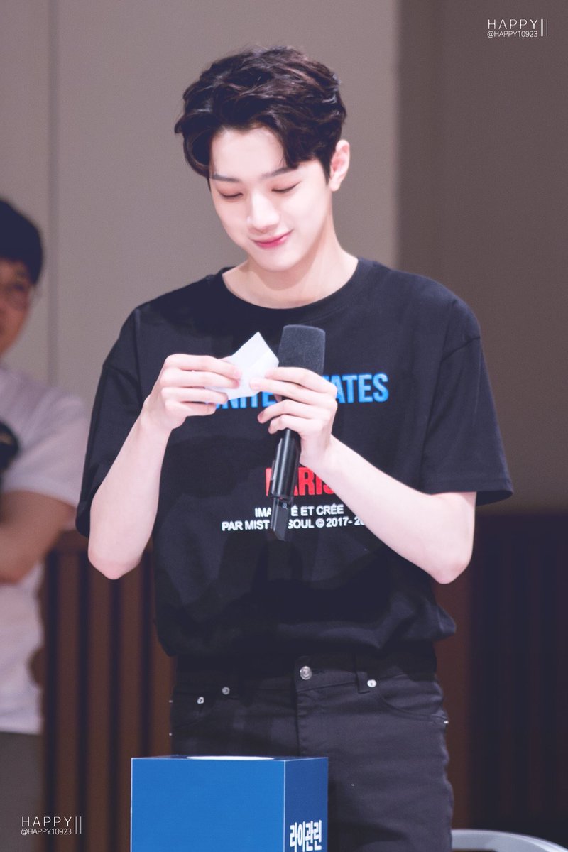 yoo28878's tweet photo. I love this smile babe😘😗😙😚
렌즈나인 팬싸
#Wannaone #Wannable #워너원 #워너블 #laikuanlin #라이관린 https://t.co/8tgBYF3ayS