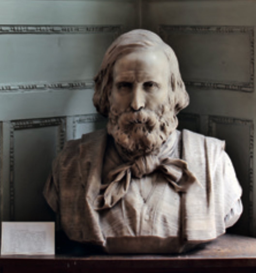 İtalyan birliğini kurarak, İtalya’nın tek bir ülkeolarak kurulmasını sağlayan ulusal kahraman Giuseppe Garibaldi de bu yoğun bağların bir parçası olarak 21 yaşında bir gemiden indiği İstanbul’da gençlik döneminin 3 yılını (1828-1831) geçirmiş. *Bilgiler:  @sedatbornovali