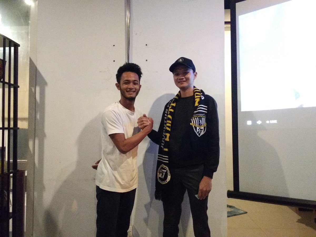 JCI_Medan's tweet photo. Keseruan Nobar tadi malam, inilah 4 pemenang doorprize 😁
#Scudetto36 #MY7H https://t.co/RWGC74MasR