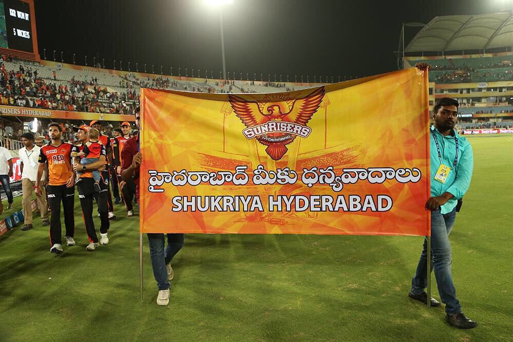 BhuviOfficial's tweet photo. As it was the last match for the season in Hyderabad, I want to thank all the supporters and fans for giving us so much love throughout the IPL season.. #orangearmy #srh #ipl2018 @SunRisers https://t.co/6igYqzwso1
