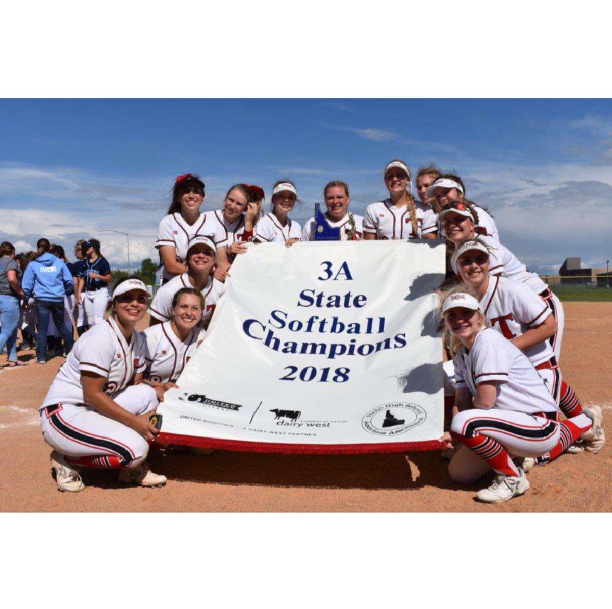 paigeeccarter's tweet photo. So proud of my team #STATECHAMPS https://t.co/XYyZl3YLsl