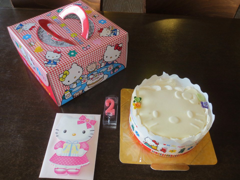 ハーモニーランド 公式 님의 트위터 バースデーケーキのご紹介 キティのフェイスカットケーキでお誕生日をお祝いしませんか キティからのメッセージカード付 味はチョコ ストロベリー カスタードの3種類です 10日前までの事前予約が必要 ハーモニーランド 公式 님의 트위터 バースデーケーキのご紹介 キティのフェイスカットケーキでお誕生日をお祝いしませんか キティからのメッセージカード付 味はチョコ ストロベリー カスタードの3種類です 10日前までの事前予約が必要
