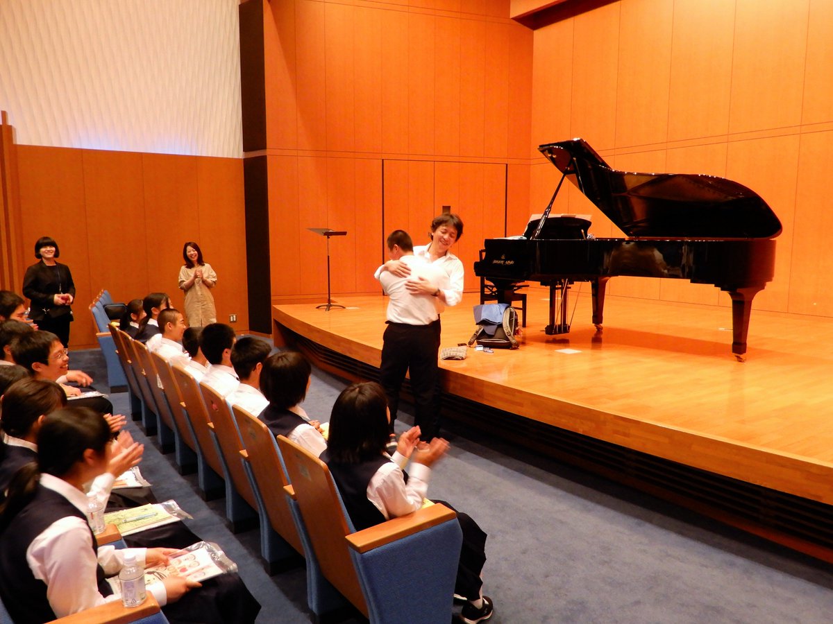 聖徳大学soa音楽研究センター 聖徳大学 音楽学部 ブログ更新 京都の中学生が音楽学部で合唱授業を体験しました 合唱指導は客員准教授の宮本益光先生 ピアノは大野真由子先生です T Co 9gdkdrip3u 合唱 宮本益光 大野真由子