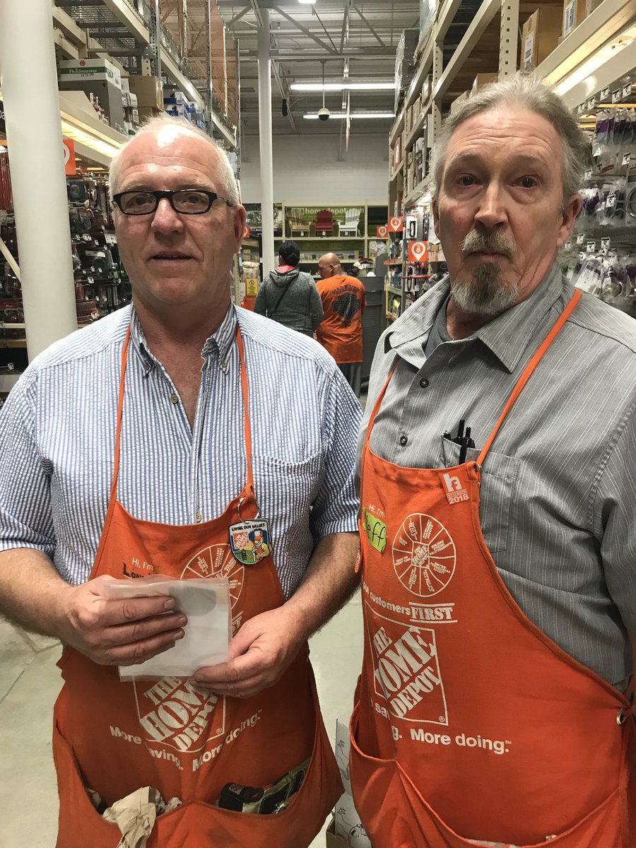 JanaVugteveen's tweet image. Smile Guys!!! Jeff gave Lonnie a Homer Award for all of his onboarding support! Way to go!!! #AssociateCoach #30DayCheckIn ✅