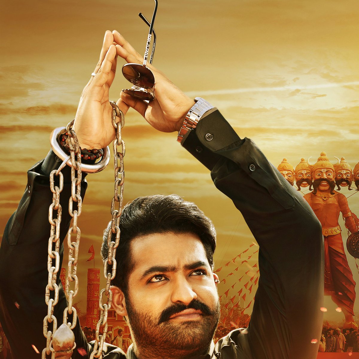 RISK_AJAY's tweet photo. Last year e tym ki
Fans andaru trance lo unnaru
#Jaifirstlook
Next level impact by @dirbobby
#HappyBirthdayNTR https://t.co/bs9iL39qNW