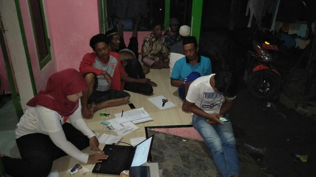 rizki_legina's tweet photo. #aksiPPB #rembug nelayan bubu rajungan #19/5 #rencana bergabung ke koperasi Mina Bahari Banten sbg salah satu upaya memutus rantai tengkulak @mzulficar @djpt_kkp @susipudjiastuti @puslatluhkp @sjariefwidjaja @BRSDM_BRPBATPP @brsdm_kp https://t.co/x4gzsJFXDQ