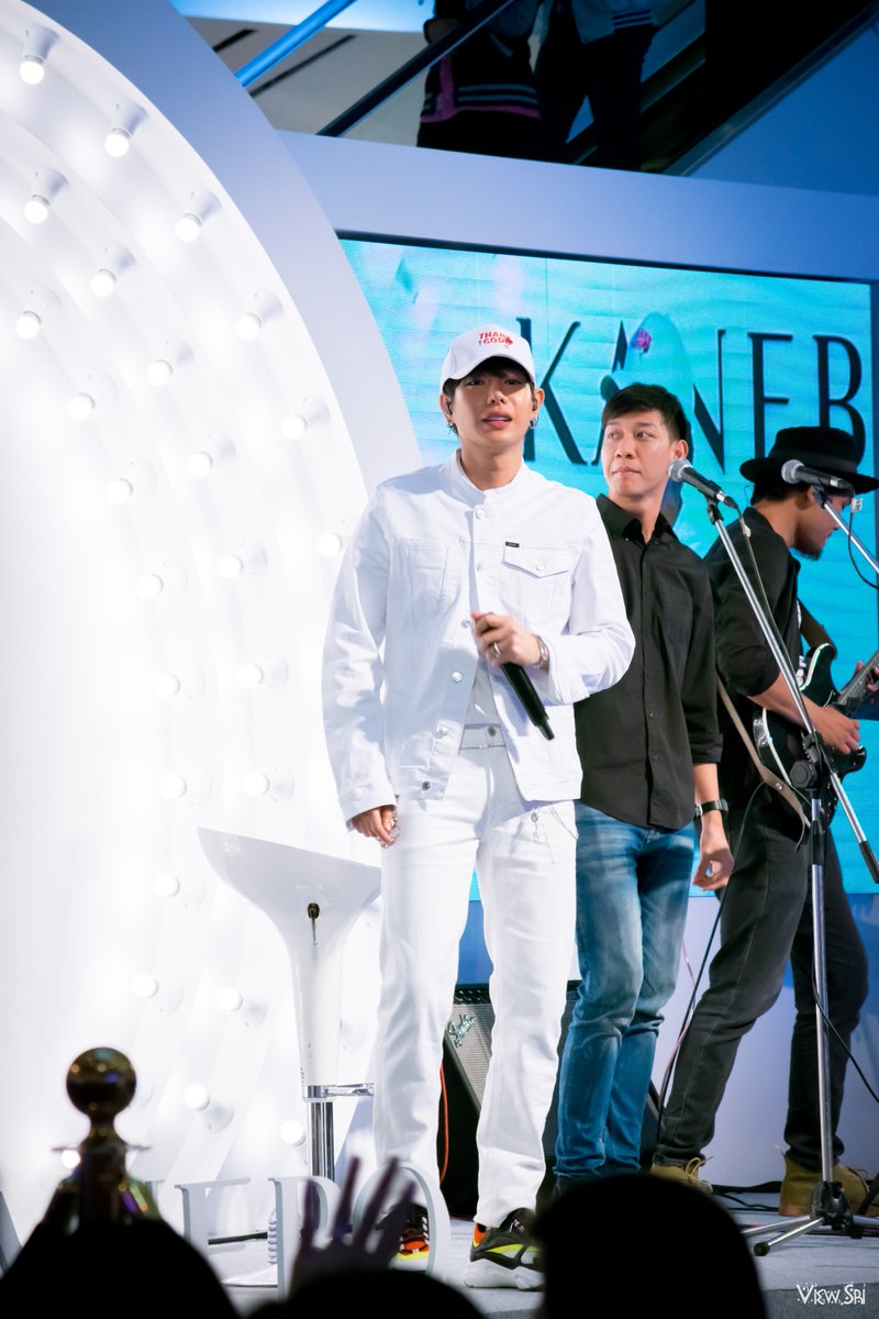 ViewZiiKudpho's tweet photo. คิดถึงมั่กๆ😊
โหล่ววววมั่กๆเลยด้วย
#เป๊กผลิตโชค
#PeckPalitChoke
#PalitGallery
#KANEBOxPeckPalitchokeConcert
#ViewSri https://t.co/mSbdYDPw4m