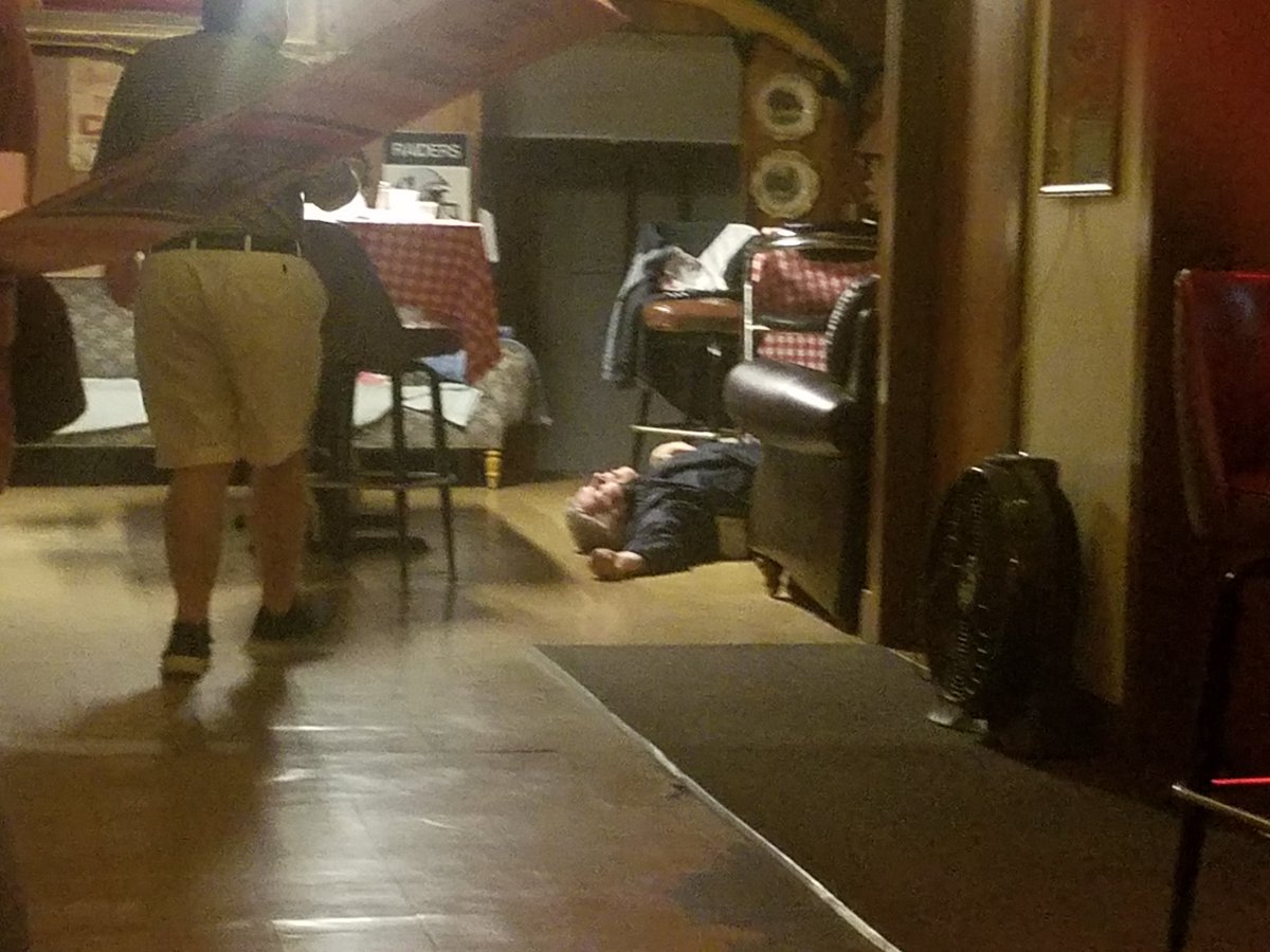 brian_weigs's tweet photo. This is happening at the bar I'm at.... https://t.co/HbZGDwnwq9