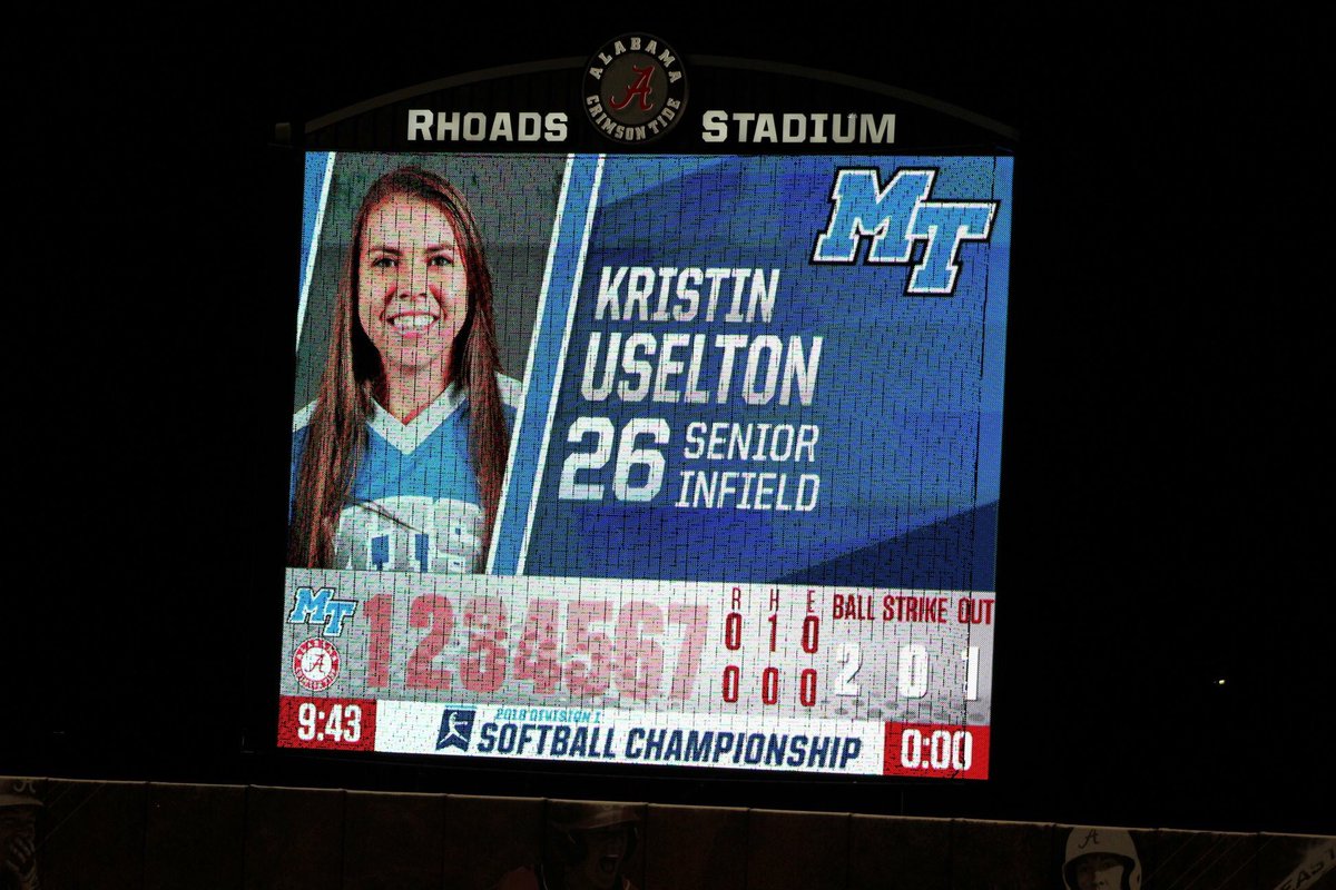 twentyonesmom's tweet photo. Proud of my #26!!! Final photos in the Blue Raiders uniform. #bittersweetisanunderstatement #alwaysdriven @kuselton21 #TEAM26 https://t.co/r0LTWvL465