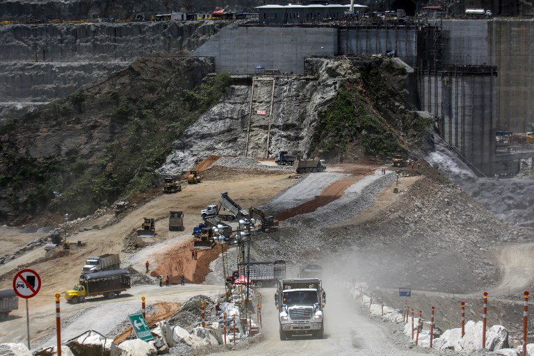 NoticiasUno's tweet photo. Así va la contrarreloj de los constructores de Hidroituango para terminar la presa → https://t.co/0sMtRPFDn1 https://t.co/5LVqJ2usIE